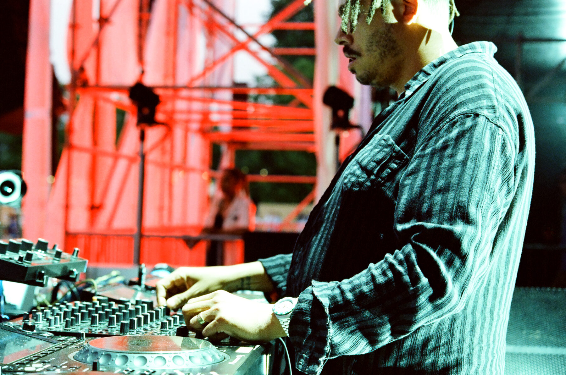 Watch: RA Live – Seth Troxler